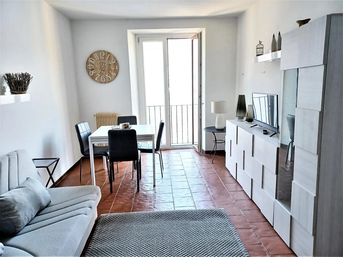 Casa Con Vista Lago A نيسّو 0*,  إيطاليا
